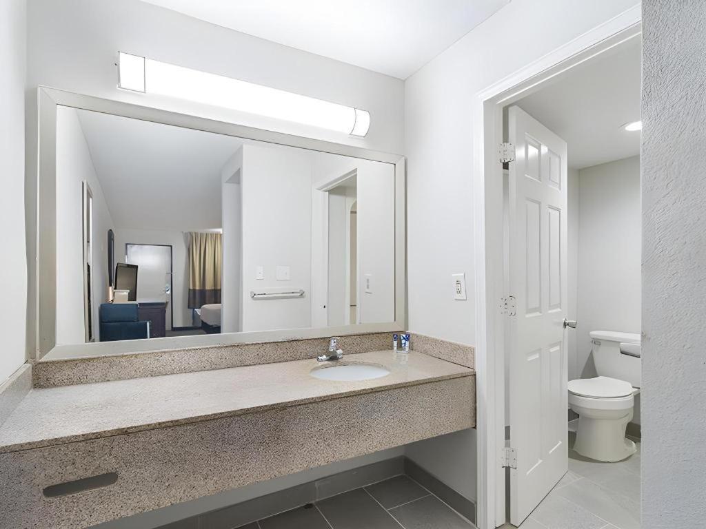 Rodeway Inn Lumberton Eksteriør billede